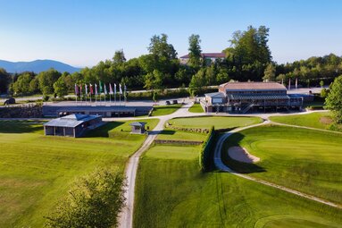 Blick auf das Gebäude der Golfanlage | © Deggendorfer Golfclub