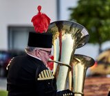 Ein Musikant in Uniform spielt ein Blasinstrument. | © Bodenmais Tourismus & Marketing GmbH